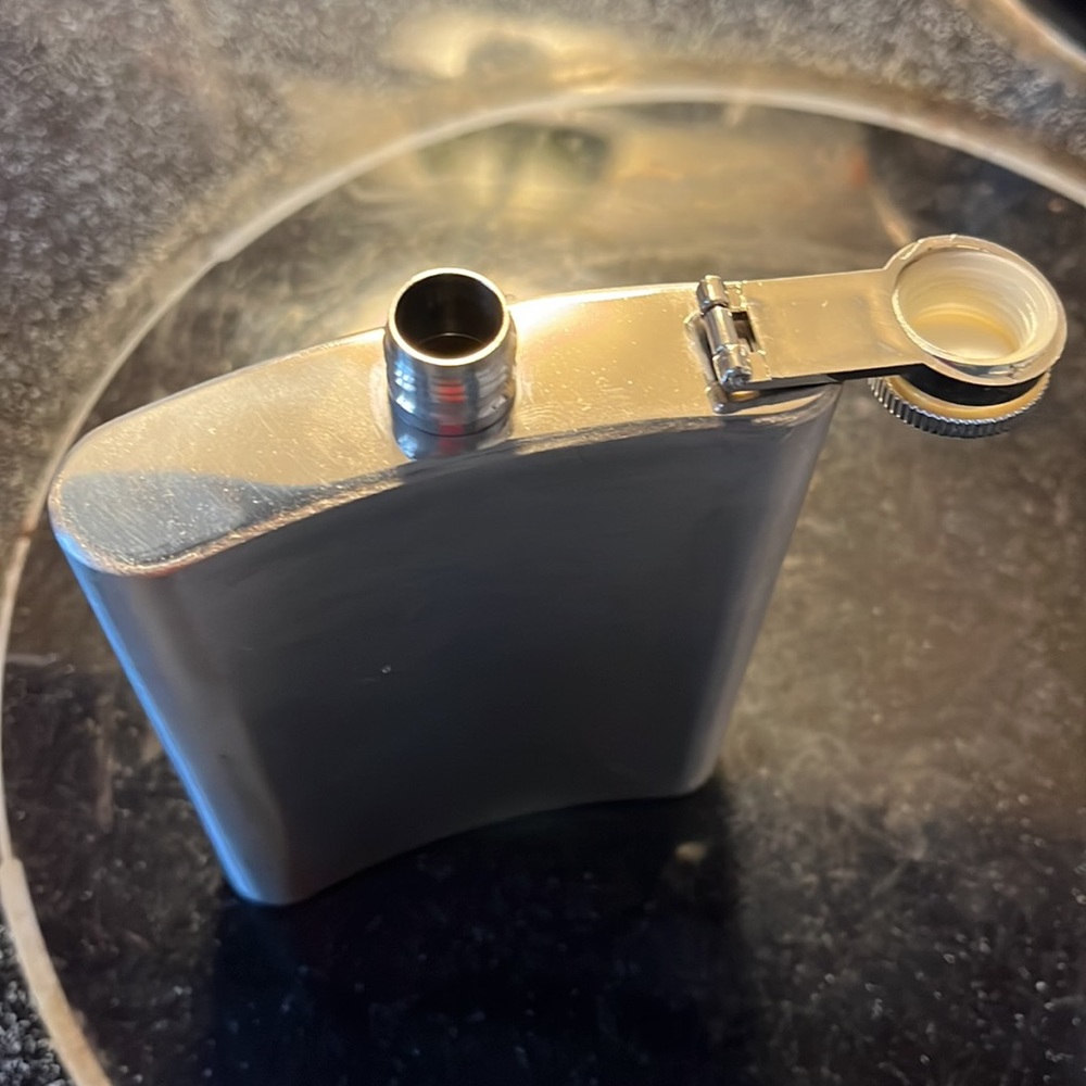 NWOT 2 Flasks - Picture 4 of 7